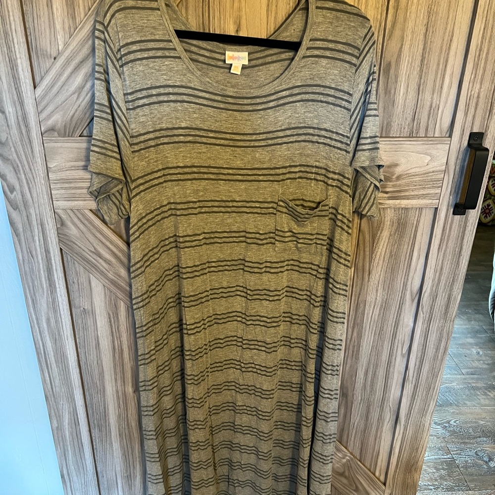 New without tags grey striped dress with front pocket.  Also has high/low hem